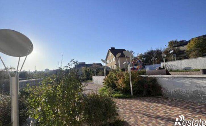 3-комн квартира улица Дзержинского, 2,  д. 2