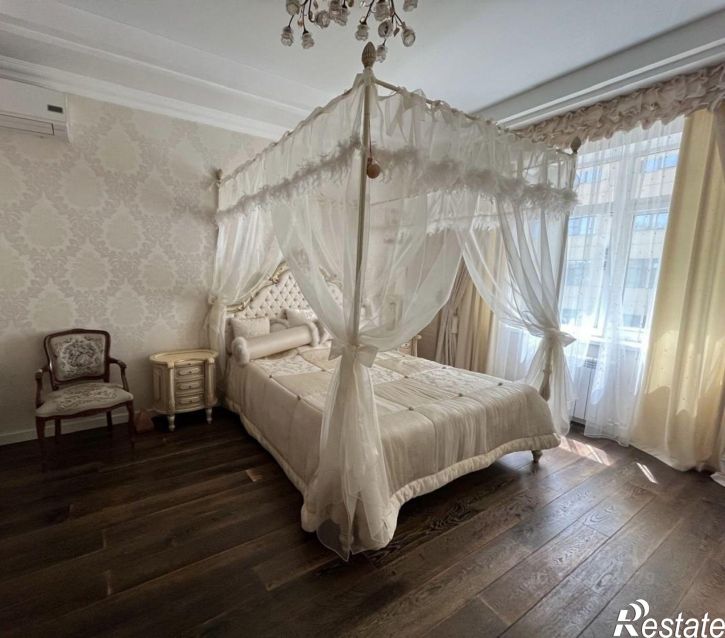 4-комн квартира улица Маршала Жукова, 2,  д. 2