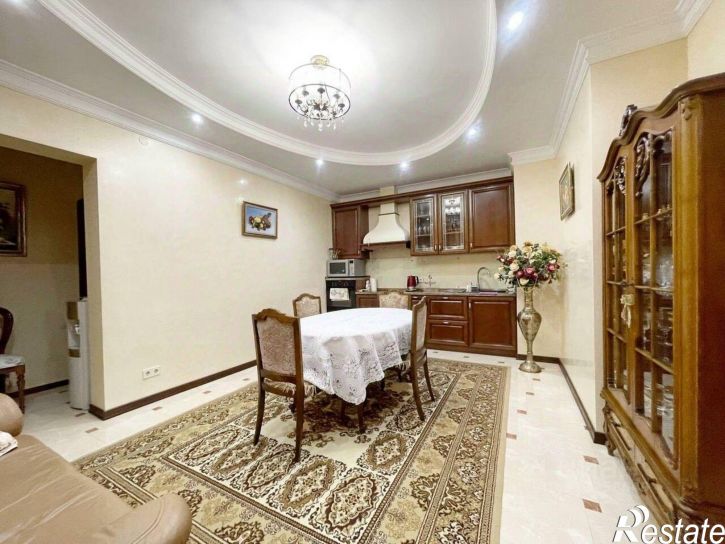 3-комн квартира улица Мира, 284/1,  д. 284/1