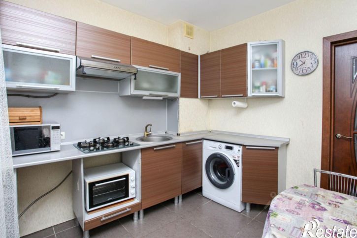 2-комн квартира улица Серова, 468/6,  д. 468/6