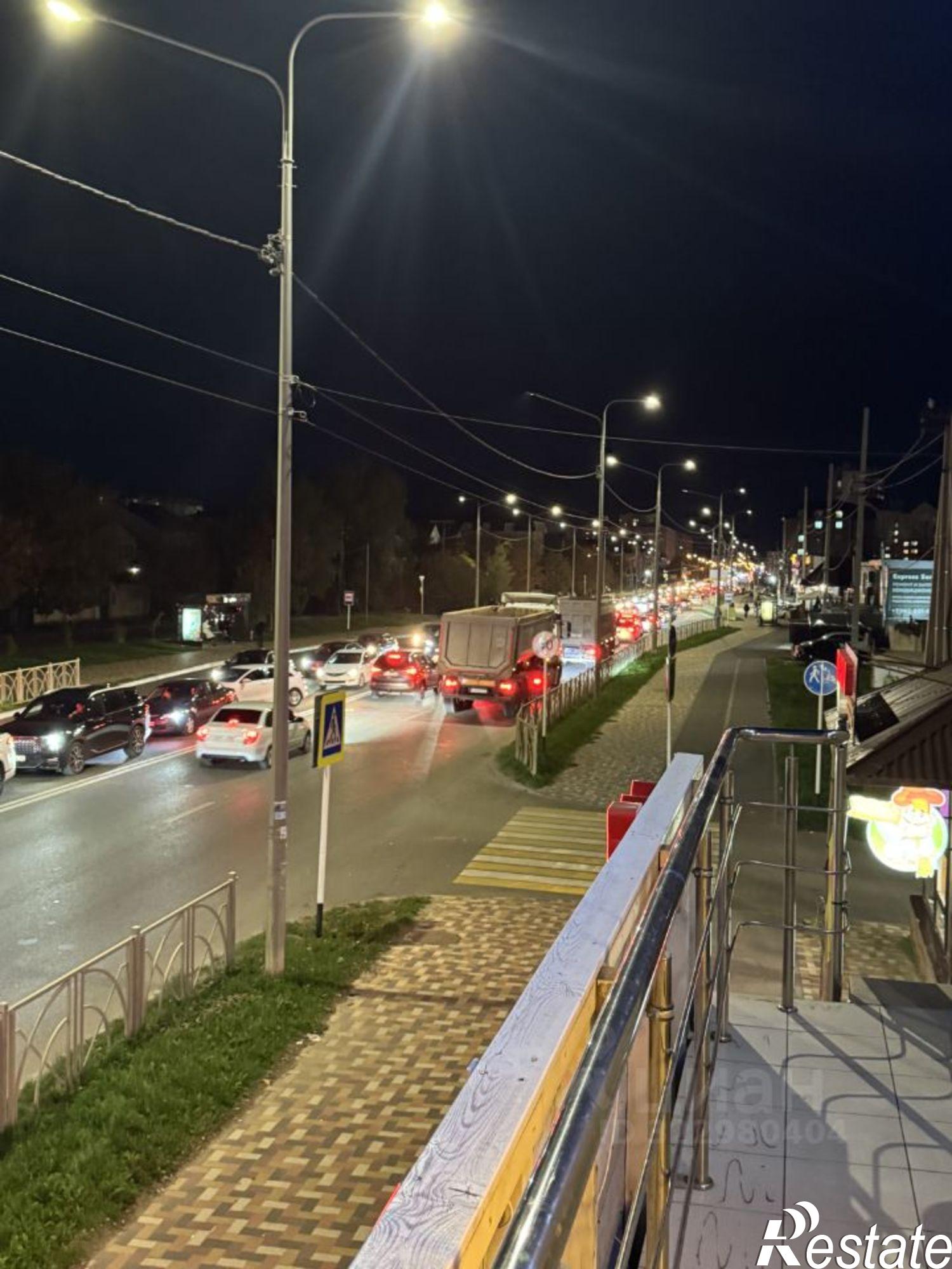 Сдать торговое помещение за 250 000 рублей на улица 45-я Параллель, 46