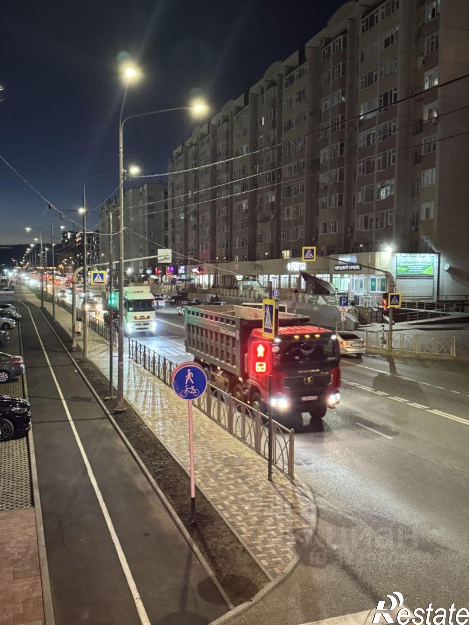 Сдать торговое помещение за 250 000 рублей на улица 45-я Параллель, 46