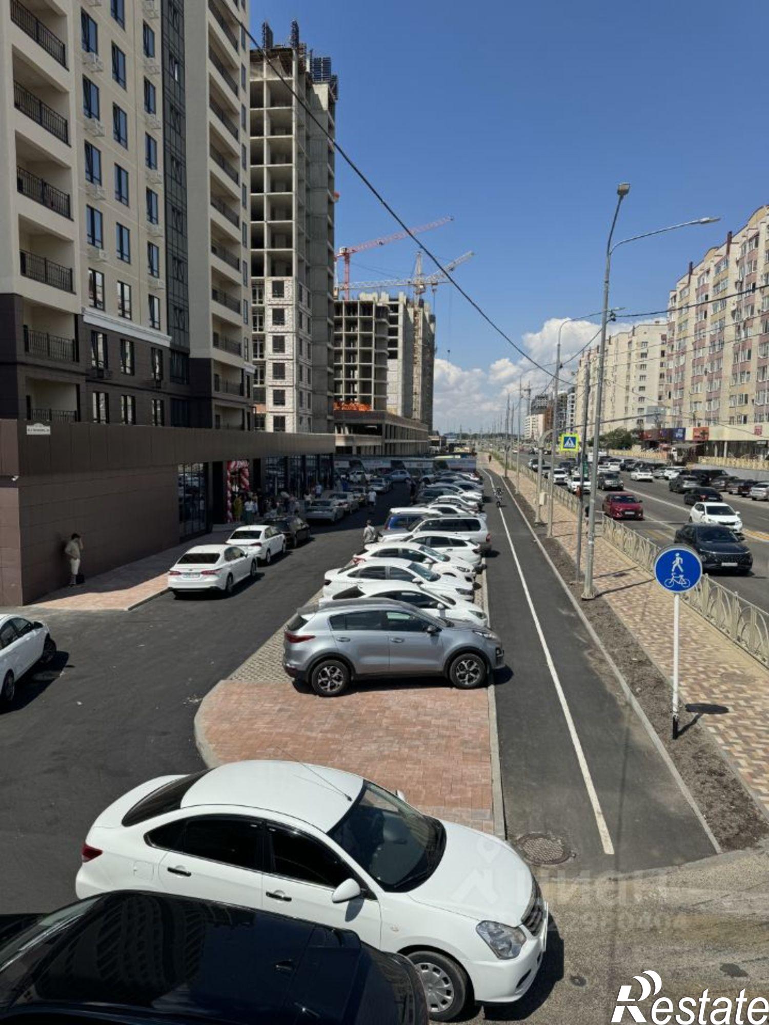 Сдать торговое помещение за 250 000 рублей на улица 45-я Параллель, 46