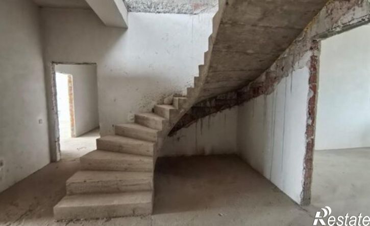 4-комн квартира улица Розы Люксембург, 32,  д. 32