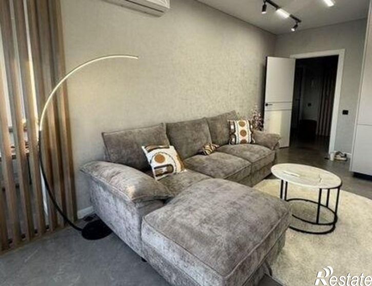 2-комн квартира улица 45-я Параллель, 87,  д. 87