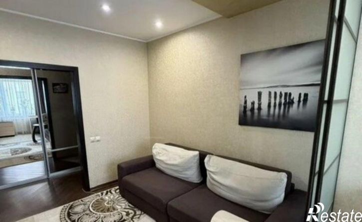 2-комн квартира ул 45 Параллель, 73,  д. 73