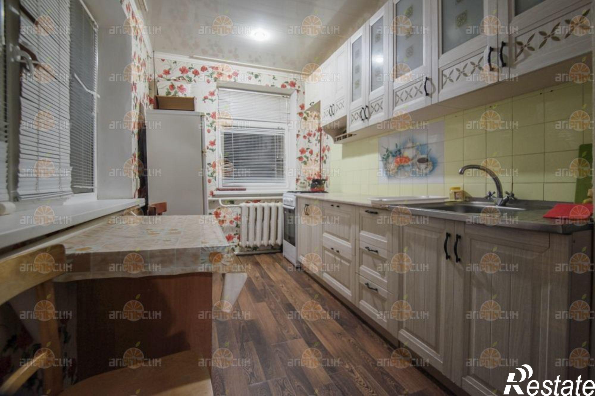 Сдать дачу, дом, коттедж за 120 000 рублей на Короткова, 144