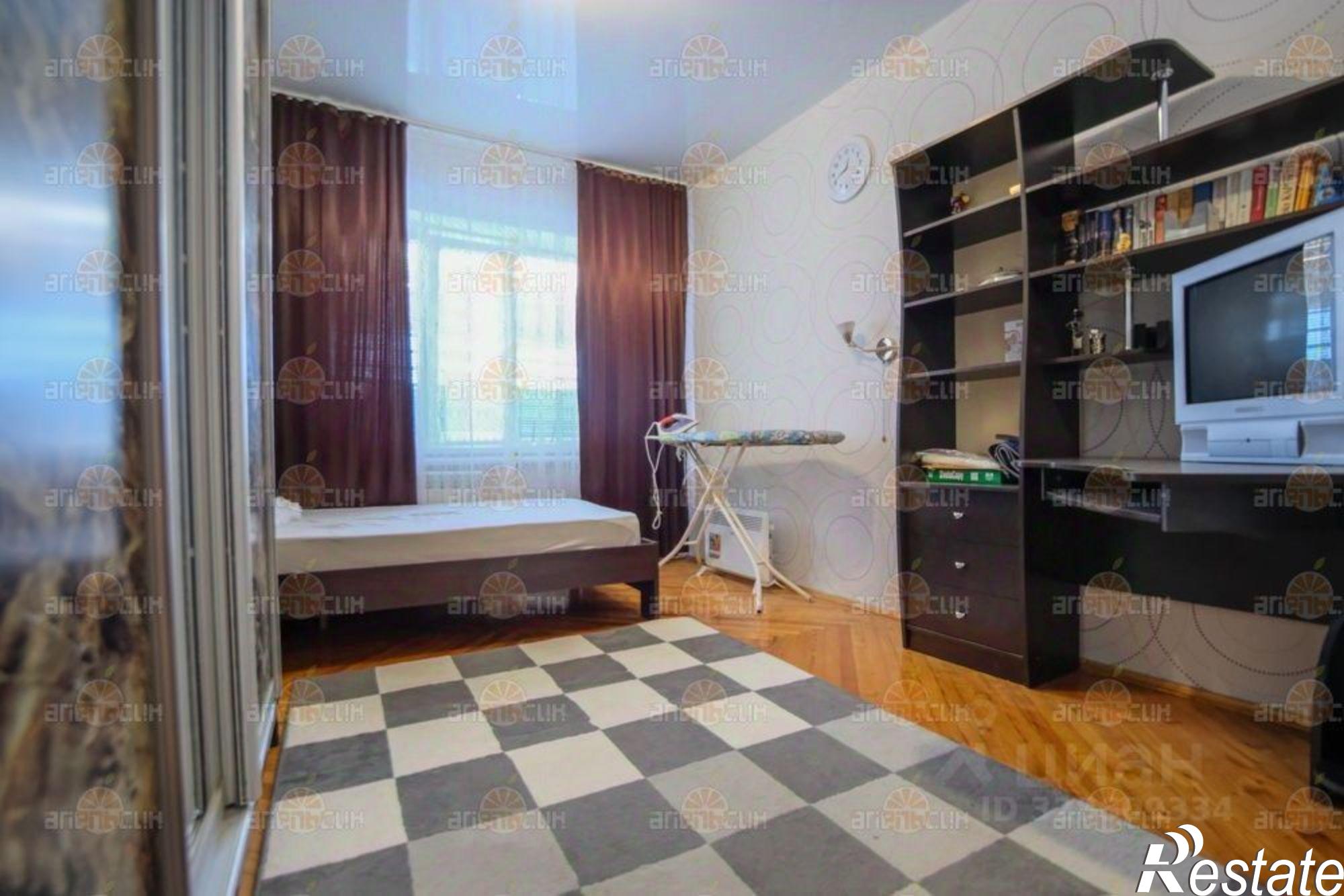 Сдать дачу, дом, коттедж за 35 000 рублей на пер Чкалова, 43