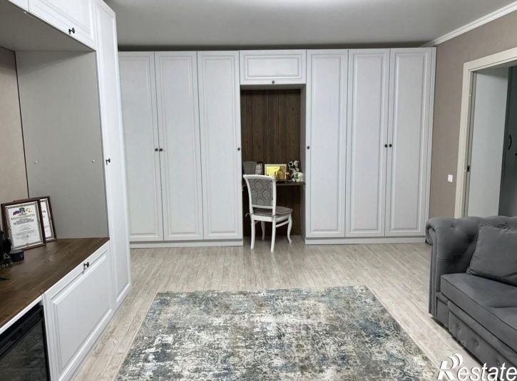 2-комн квартира улица 45-я Параллель, 22,  д. 22