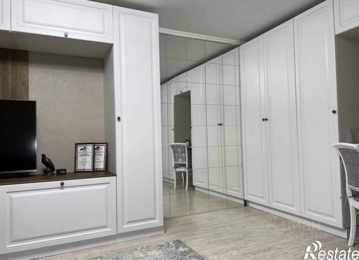 2-комн квартира улица 45-я Параллель, 22,  д. 22