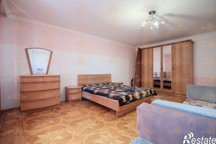 3-комн квартира Дзержинского, 152