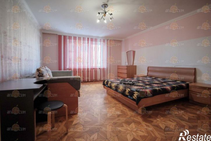 3-комн квартира Дзержинского, 152