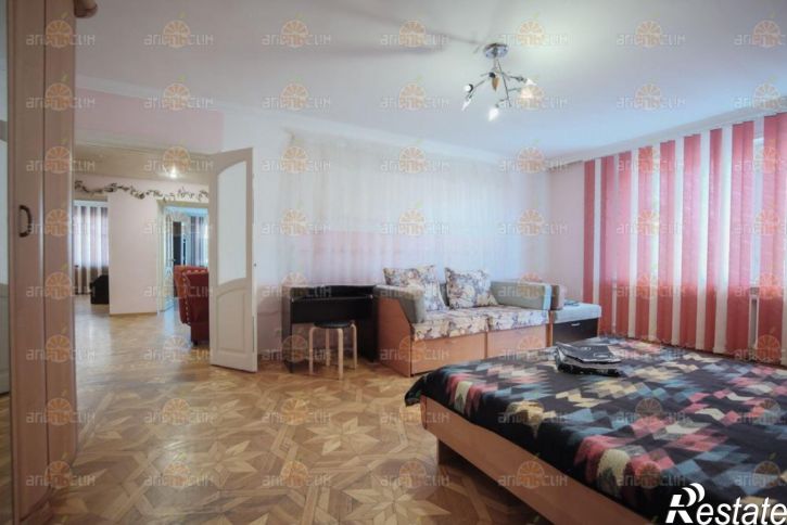 3-комн квартира Дзержинского, 152