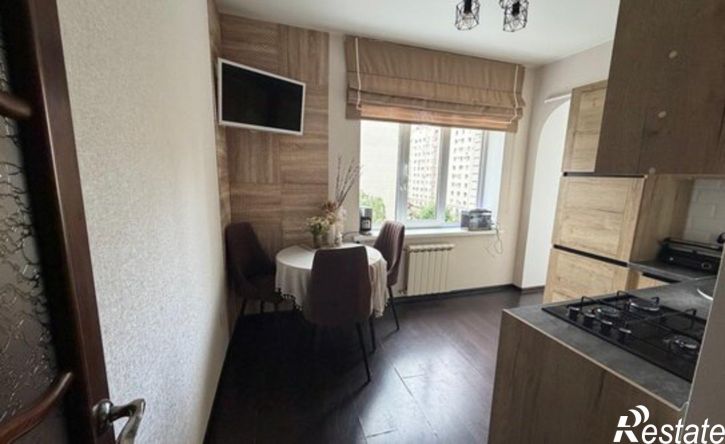 2-комн квартира улица 45-я Параллель, 75,  д. 75