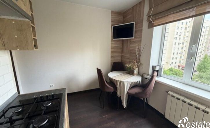 2-комн квартира улица 45-я Параллель, 75,  д. 75