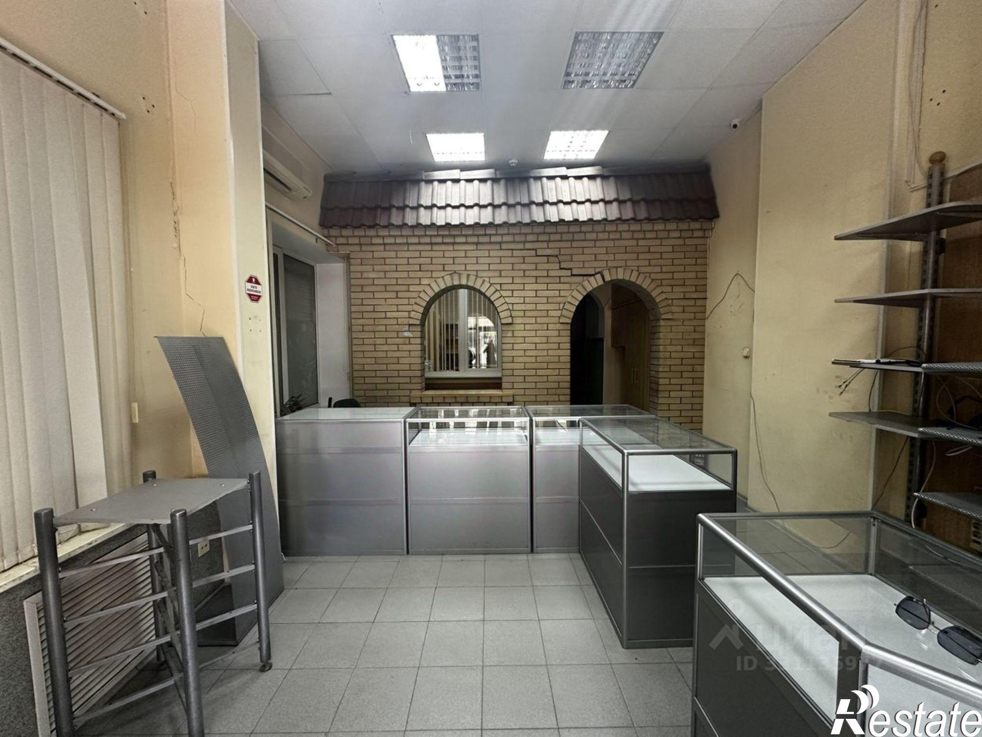 Сдать торговое помещение за 66 000 рублей на улица Ленина, 245