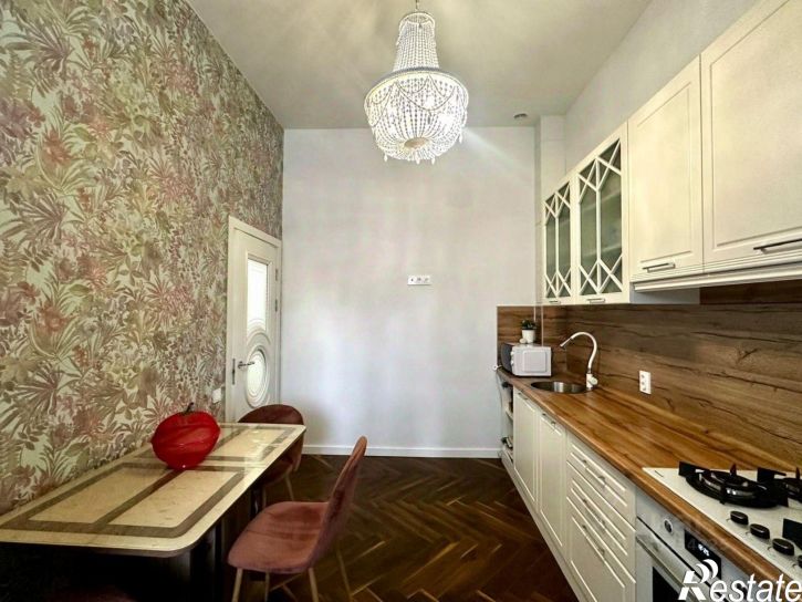 3-комн квартира улица 45-я Параллель, 79 к2,  д. 79 к2