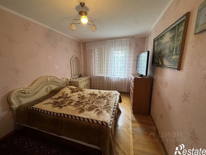 3-комн квартира улица 45-я Параллель, 12,  д. 12