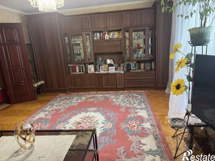 3-комн квартира улица 45-я Параллель, 12,  д. 12