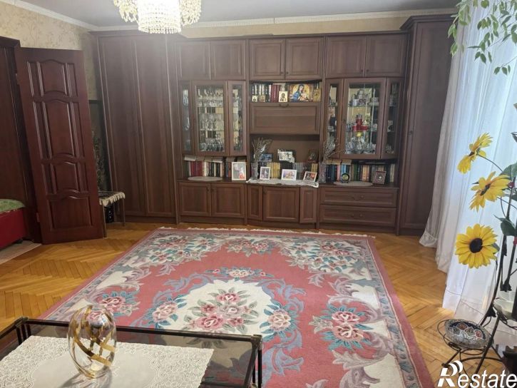 3-комн квартира улица 45-я Параллель, 12,  д. 12