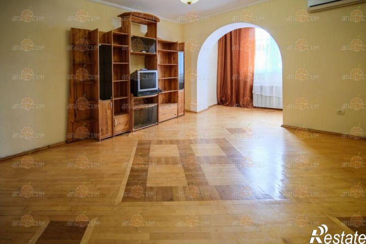 3-комн квартира Добролюбова, 12