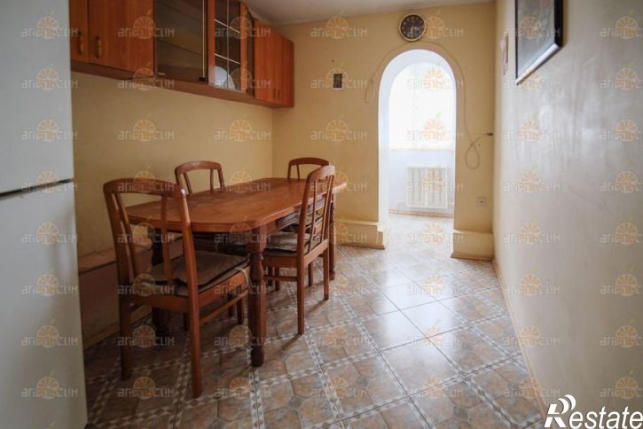 3-комн квартира Добролюбова, 12