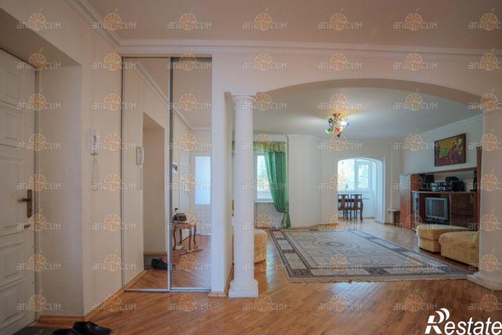 2-комн квартира Морозова, 82