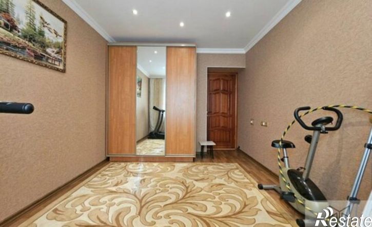 3-комн квартира ул Космонавтов, 12,  д. 12