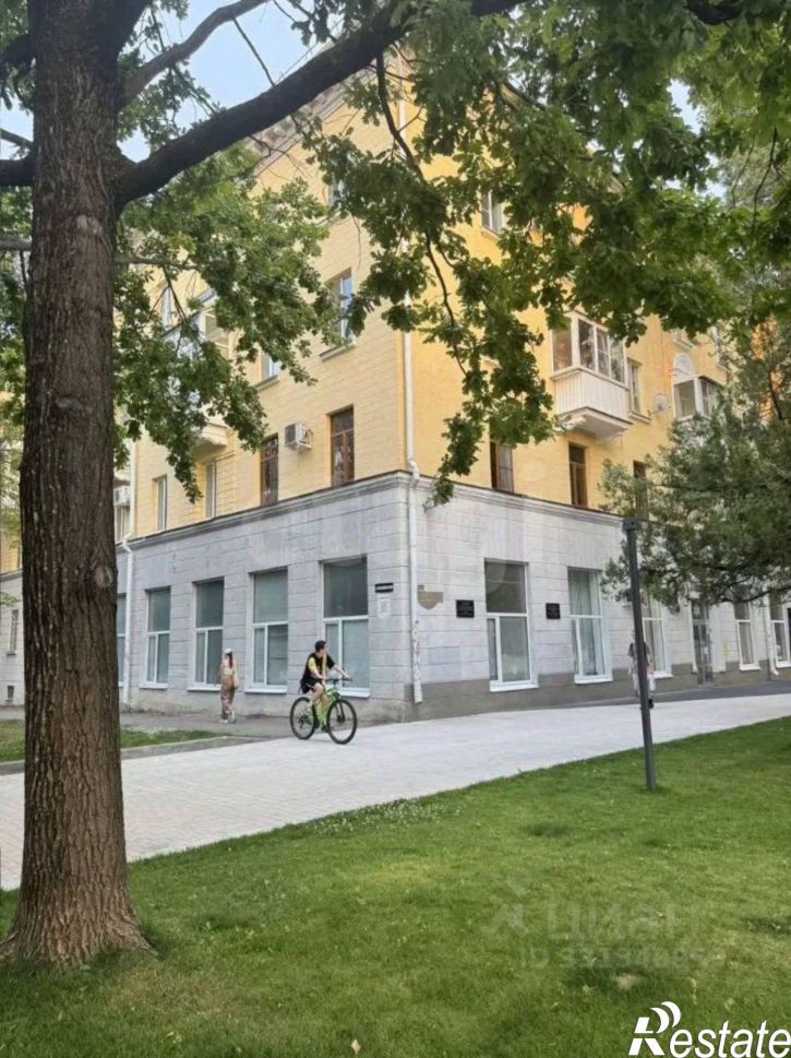 3-комн квартира пр-кт Октябрьской Революции, 26,  д. 26