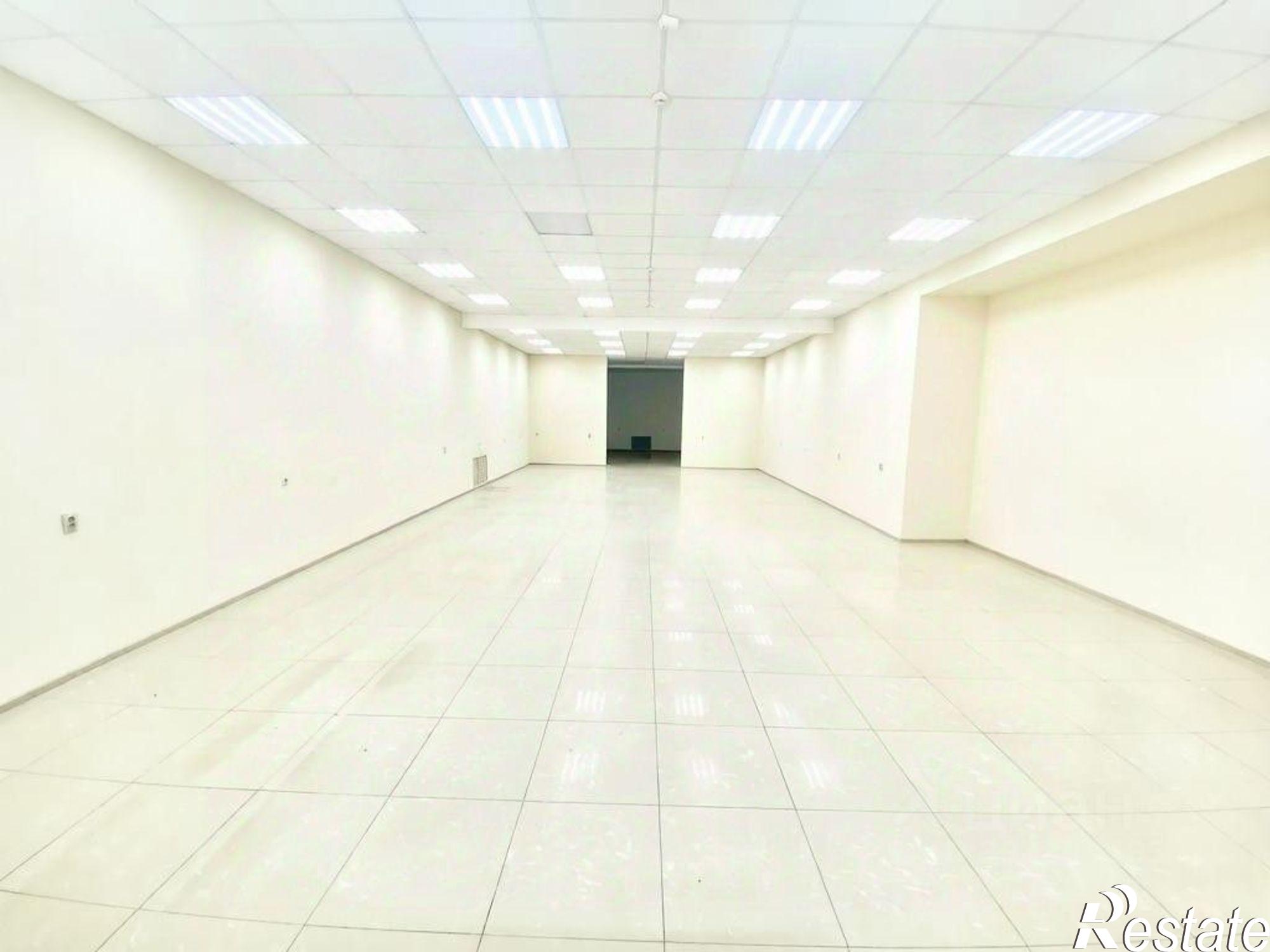 Сдать торговое помещение за 300 000 рублей на пр-кт К.Маркса, 56