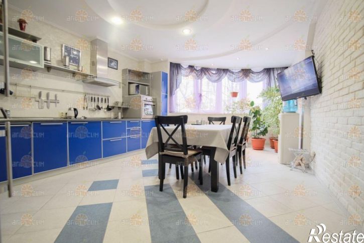 4-комн квартира Ленина, 245
