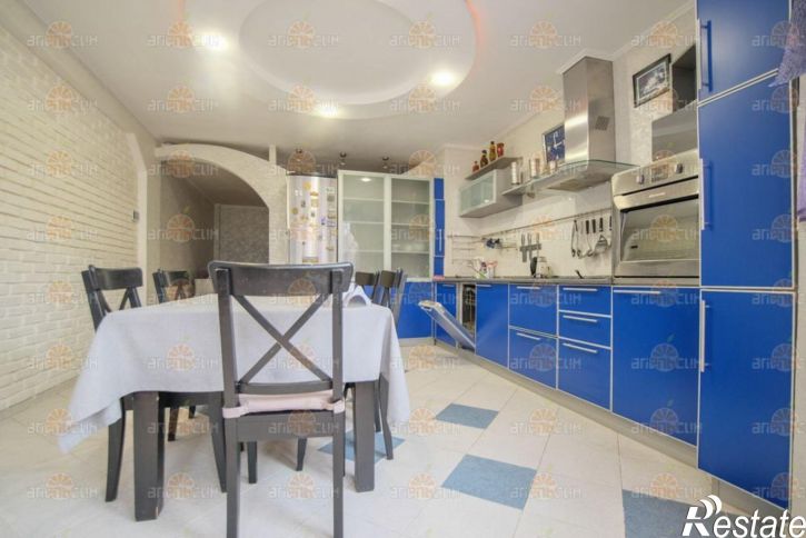 4-комн квартира Ленина, 245