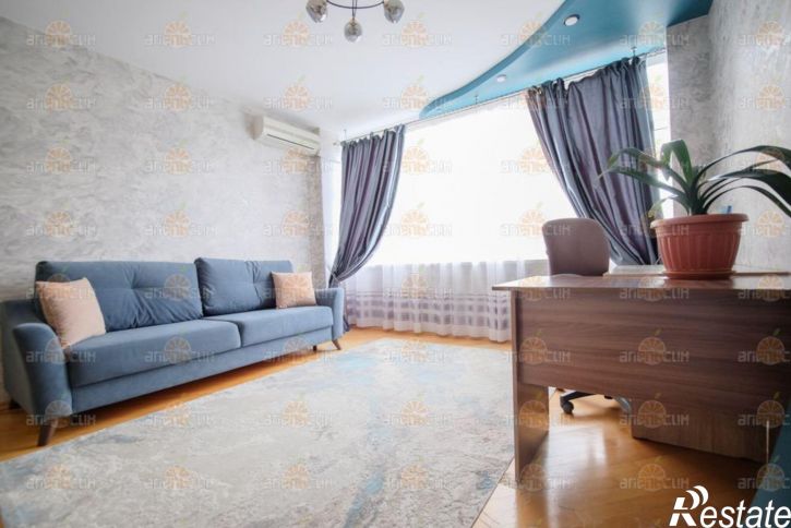 4-комн квартира Ленина, 245