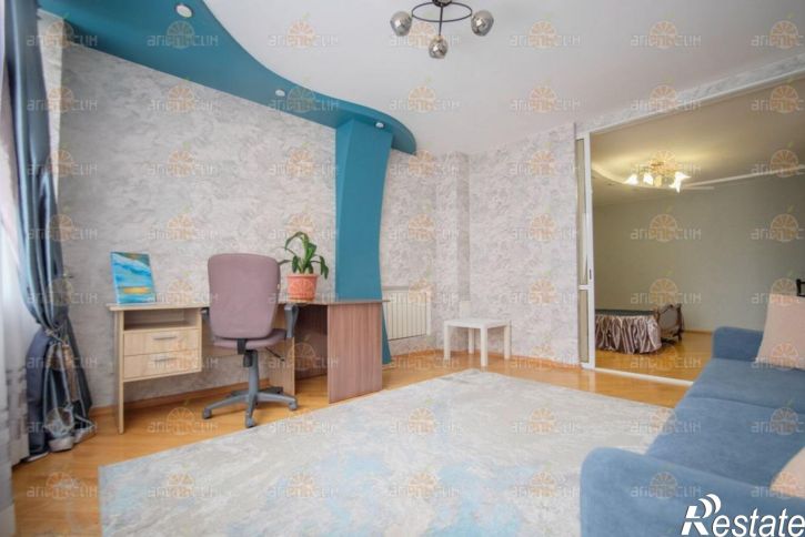 4-комн квартира Ленина, 245