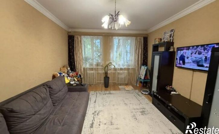 3-комн квартира ул Короленко, 7,  д. 7