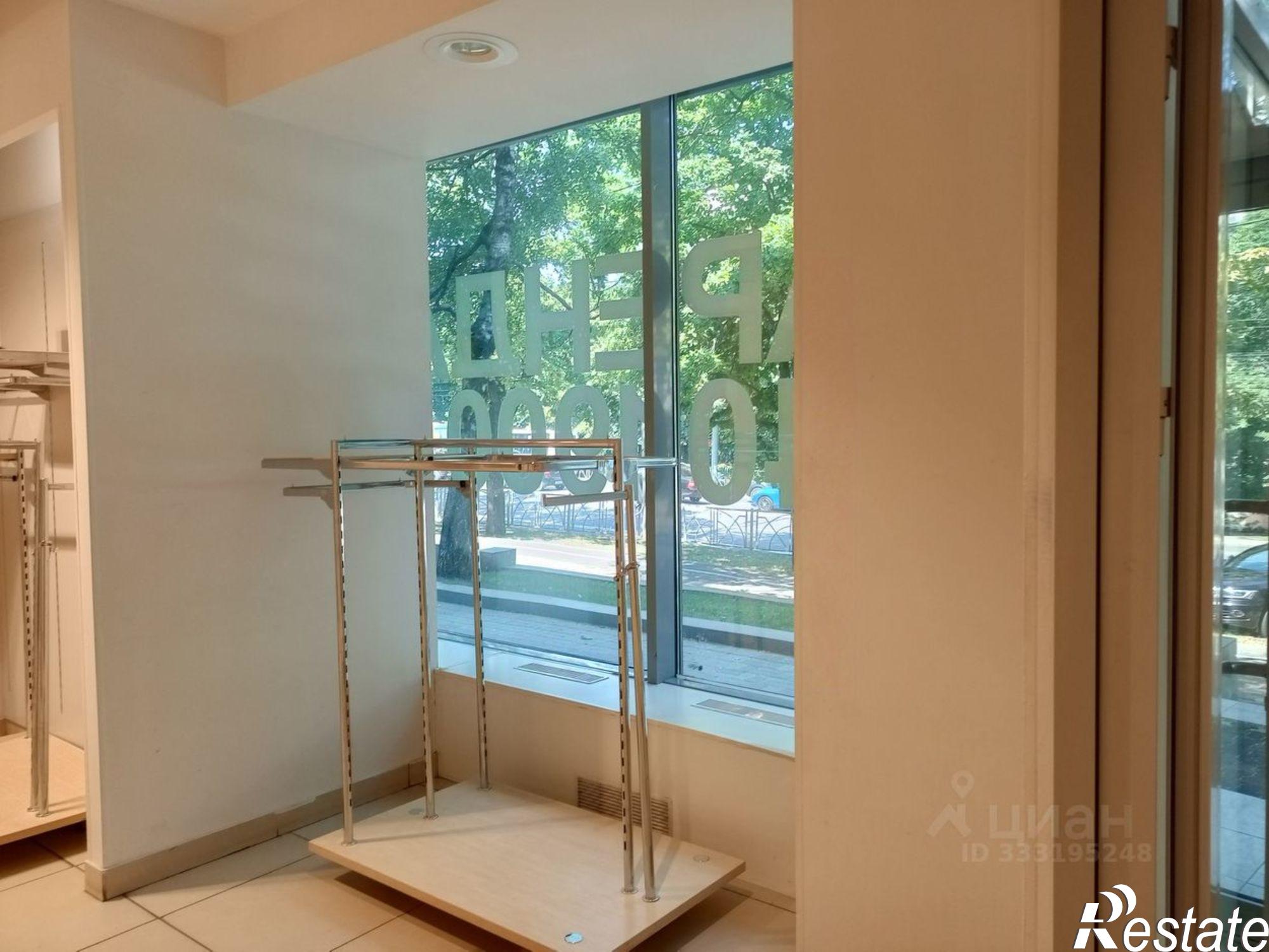 Сдать торговое помещение за 195 000 рублей на ул Ленина, 328/11