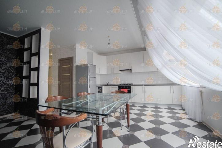 3-комн квартира Горького, 34