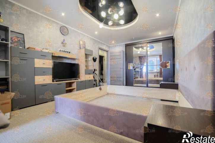 3-комн квартира Комсомольская, 40