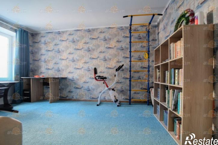 3-комн квартира Комсомольская, 40