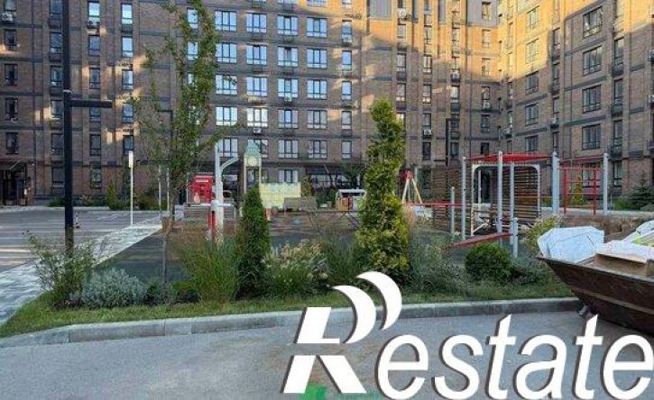 3-комн квартира улица 45-я Параллель, 3,  д. 3