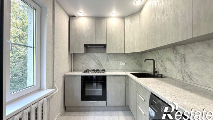 3-комн квартира улица Доваторцев, 51/3,  д. 51/3