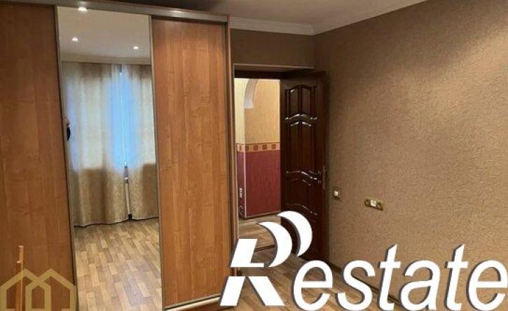 3-комн квартира улица Космонавтов, 12,  д. 12